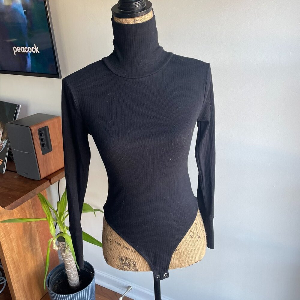 Forever 21 – Black Ribbed Turtleneck Bodysuit – Size XS​​